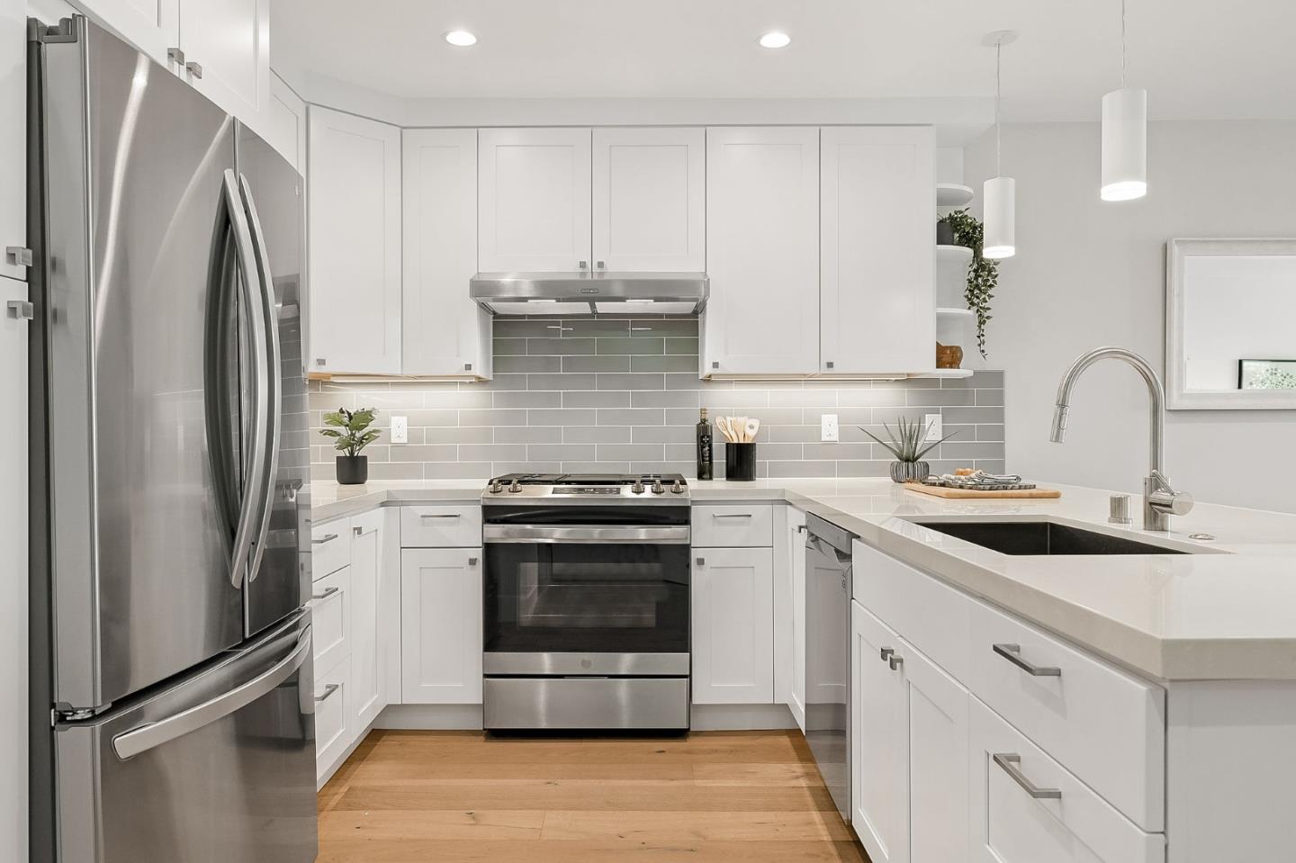 Detail Gallery Image 4 of 26 For 30 Hermosa Ave #203,  Millbrae,  CA 94030 - 3 Beds | 2 Baths