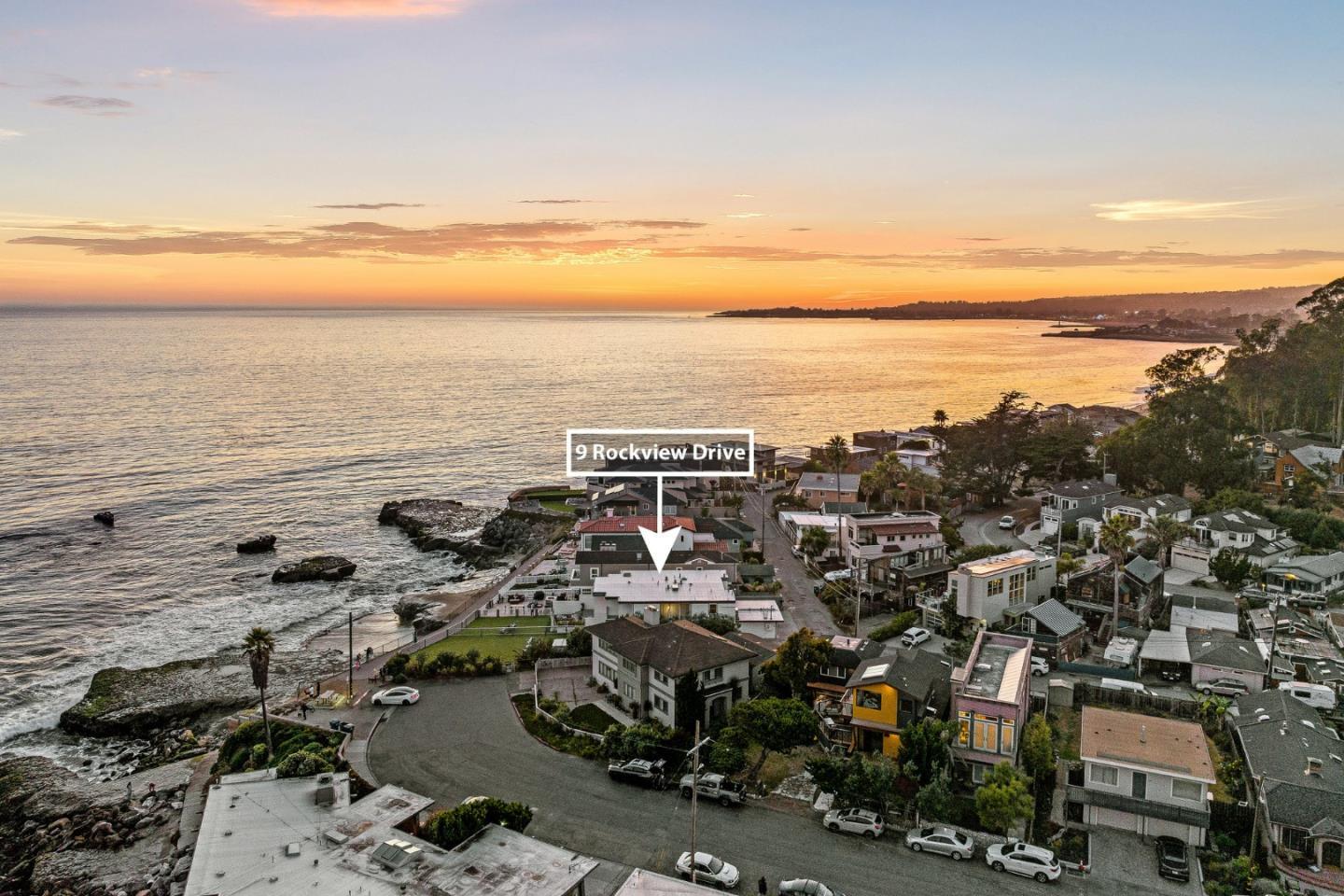 Detail Gallery Image 2 of 61 For 9 Rockview Dr, Santa Cruz,  CA 95062 - 4 Beds | 3 Baths