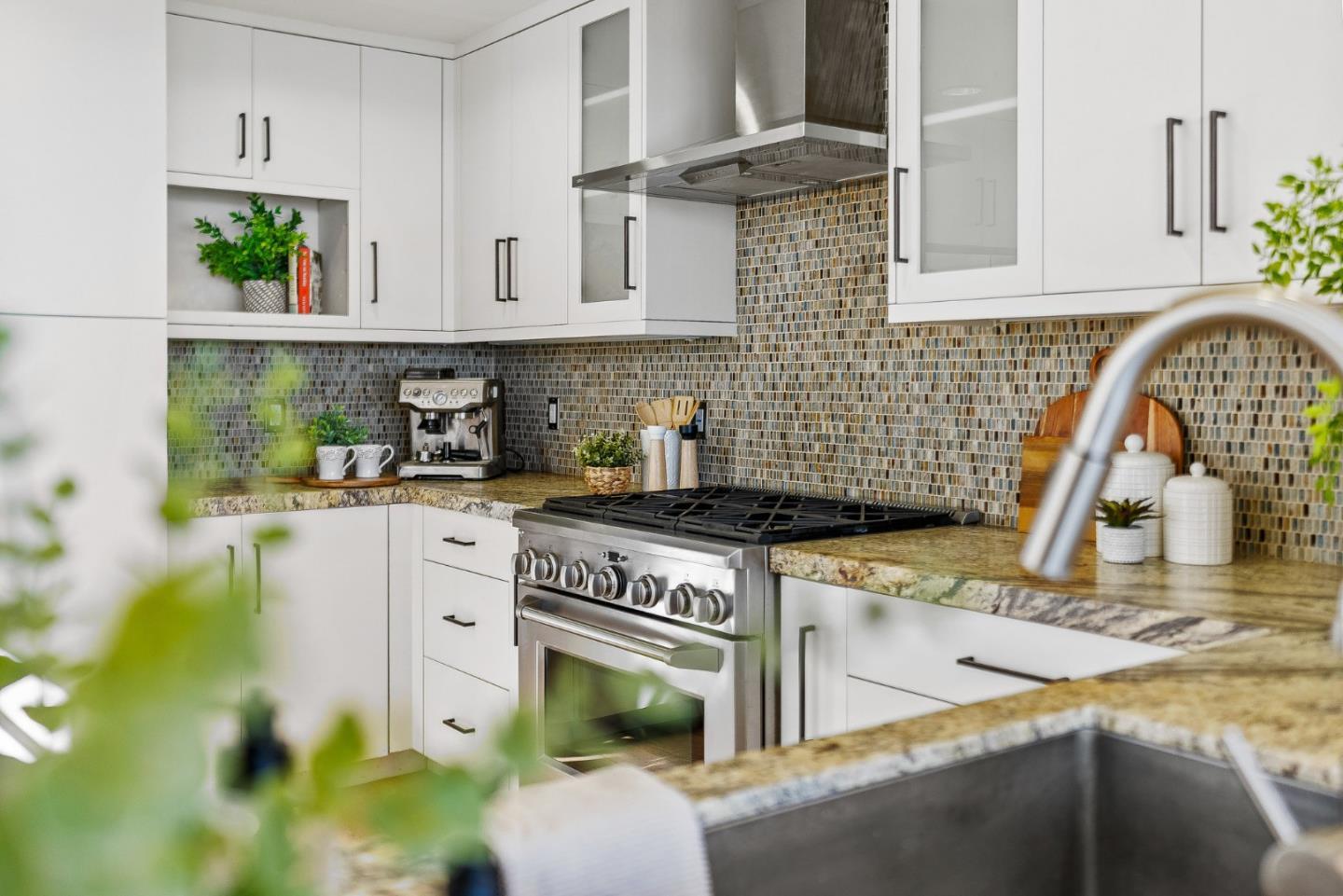 Detail Gallery Image 21 of 61 For 9 Rockview Dr, Santa Cruz,  CA 95062 - 4 Beds | 3 Baths