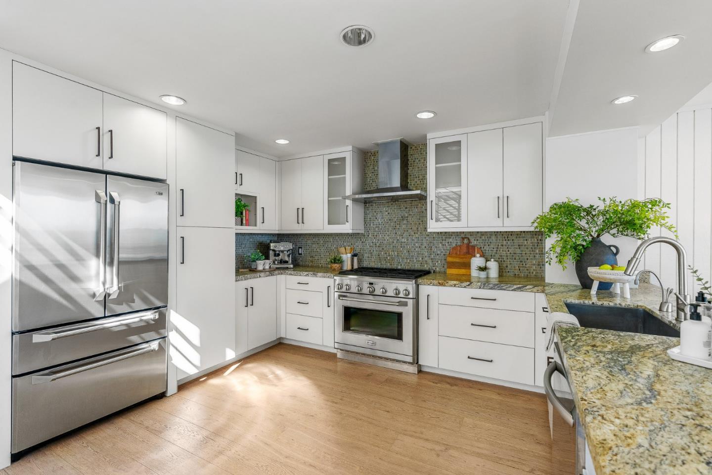 Detail Gallery Image 22 of 61 For 9 Rockview Dr, Santa Cruz,  CA 95062 - 4 Beds | 3 Baths