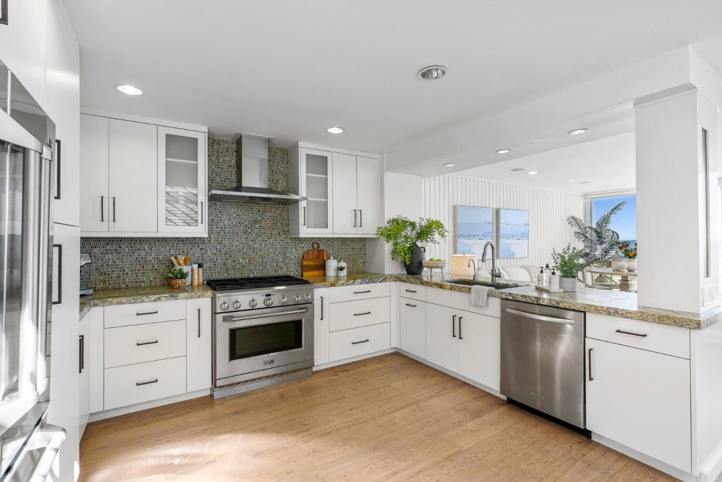 Detail Gallery Image 23 of 61 For 9 Rockview Dr, Santa Cruz,  CA 95062 - 4 Beds | 3 Baths