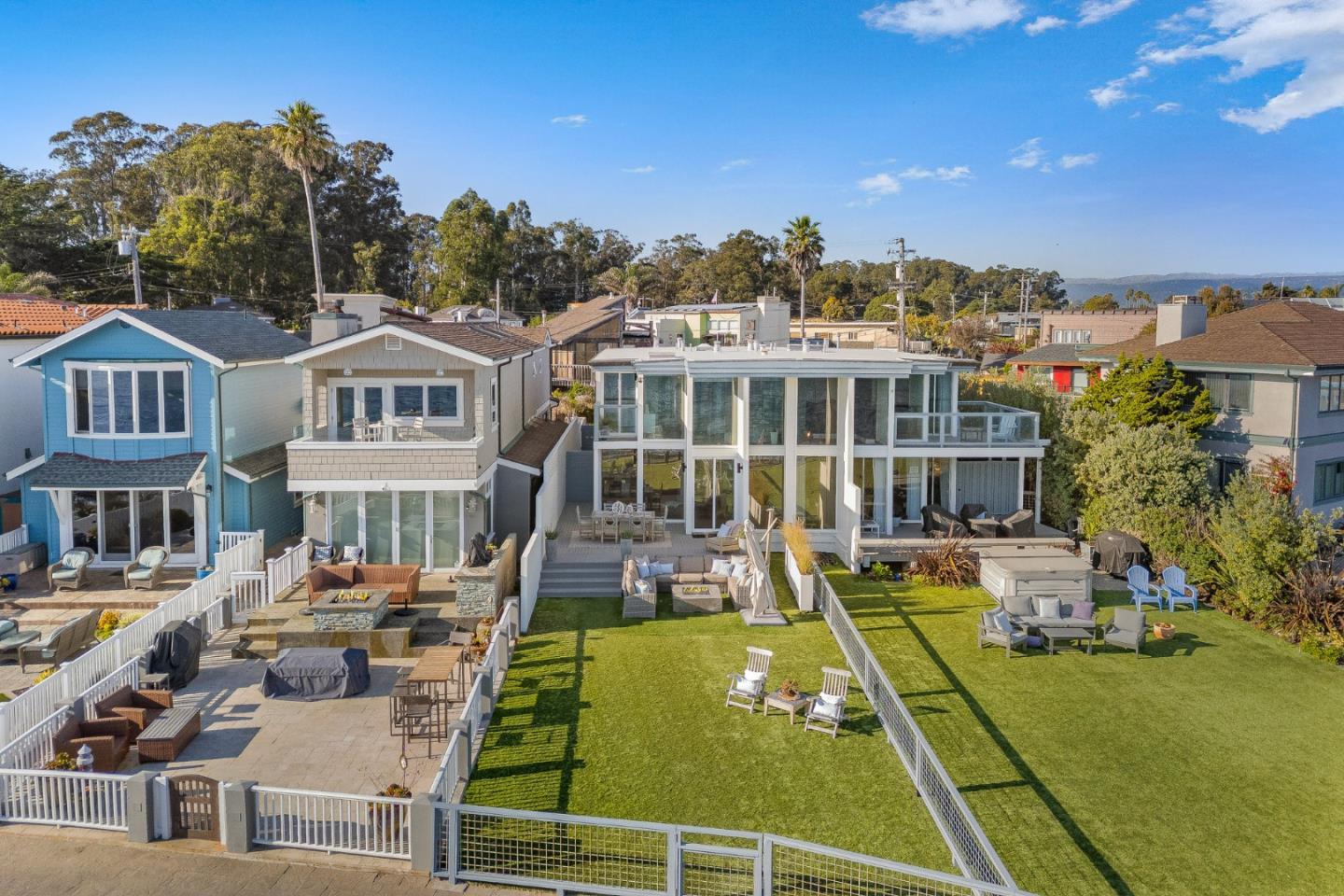 Detail Gallery Image 3 of 61 For 9 Rockview Dr, Santa Cruz,  CA 95062 - 4 Beds | 3 Baths
