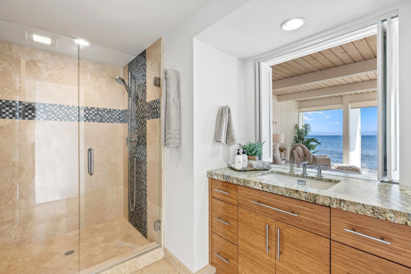 Detail Gallery Image 34 of 61 For 9 Rockview Dr, Santa Cruz,  CA 95062 - 4 Beds | 3 Baths