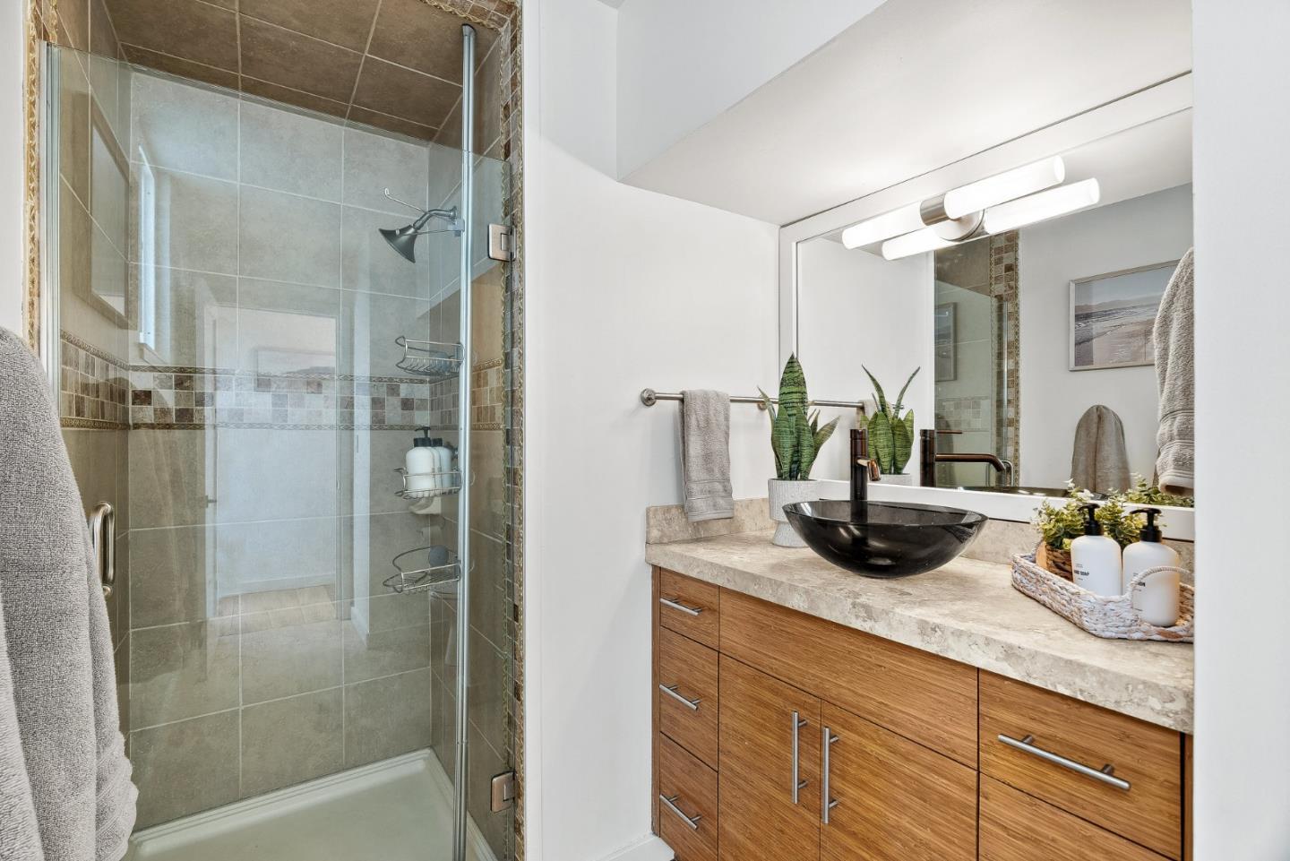Detail Gallery Image 47 of 61 For 9 Rockview Dr, Santa Cruz,  CA 95062 - 4 Beds | 3 Baths