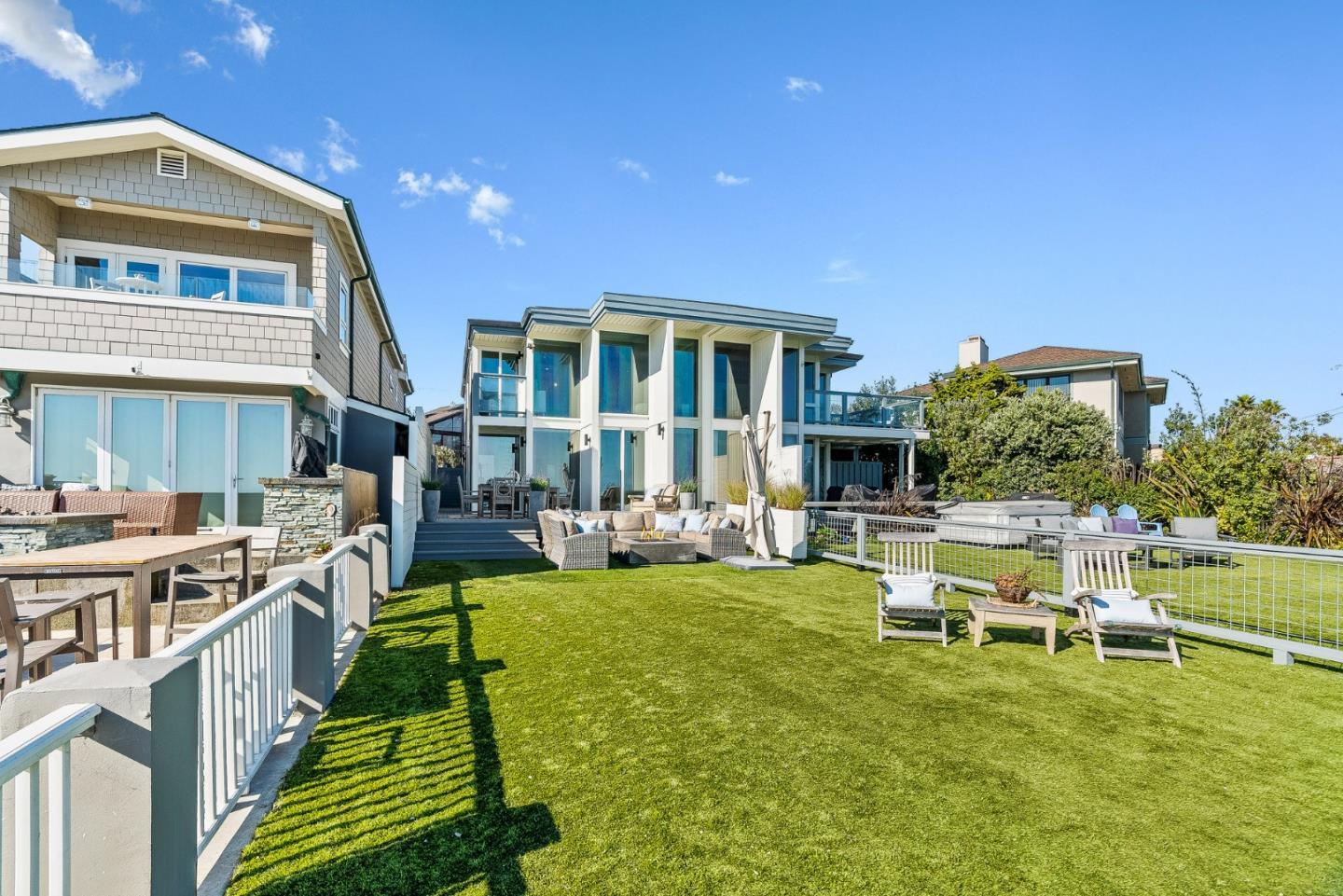 Detail Gallery Image 5 of 61 For 9 Rockview Dr, Santa Cruz,  CA 95062 - 4 Beds | 3 Baths