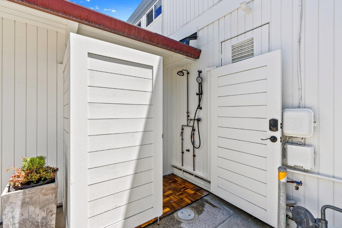 Detail Gallery Image 51 of 61 For 9 Rockview Dr, Santa Cruz,  CA 95062 - 4 Beds | 3 Baths
