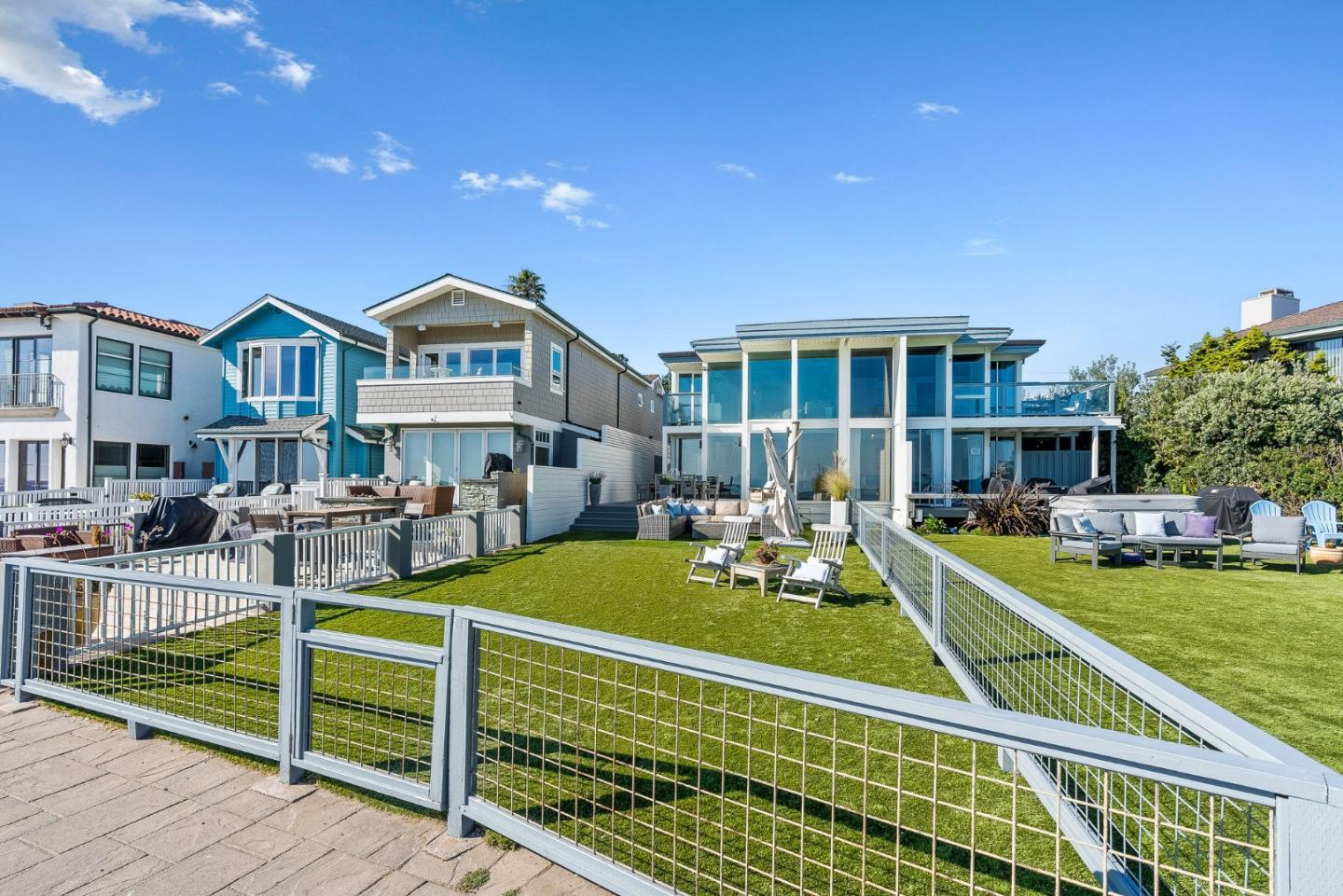 Detail Gallery Image 6 of 61 For 9 Rockview Dr, Santa Cruz,  CA 95062 - 4 Beds | 3 Baths