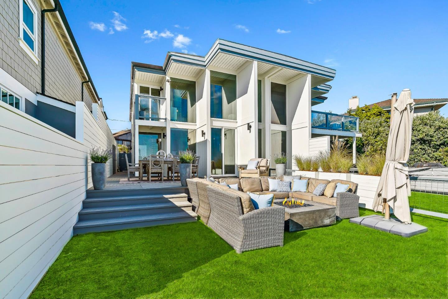 Detail Gallery Image 7 of 61 For 9 Rockview Dr, Santa Cruz,  CA 95062 - 4 Beds | 3 Baths