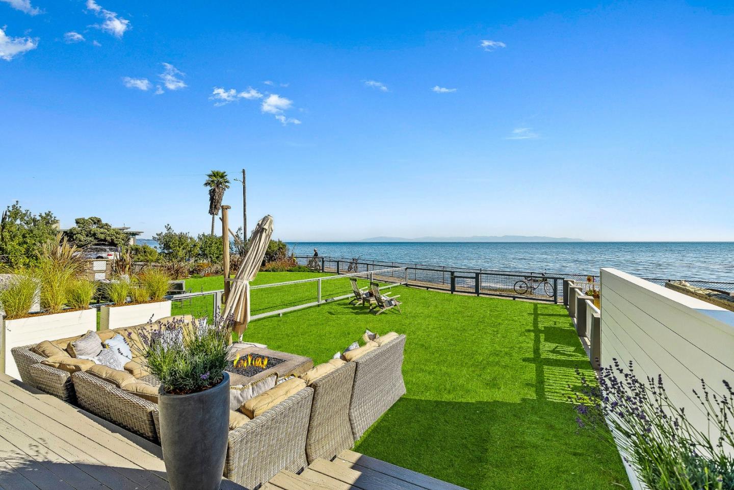 Detail Gallery Image 8 of 61 For 9 Rockview Dr, Santa Cruz,  CA 95062 - 4 Beds | 3 Baths