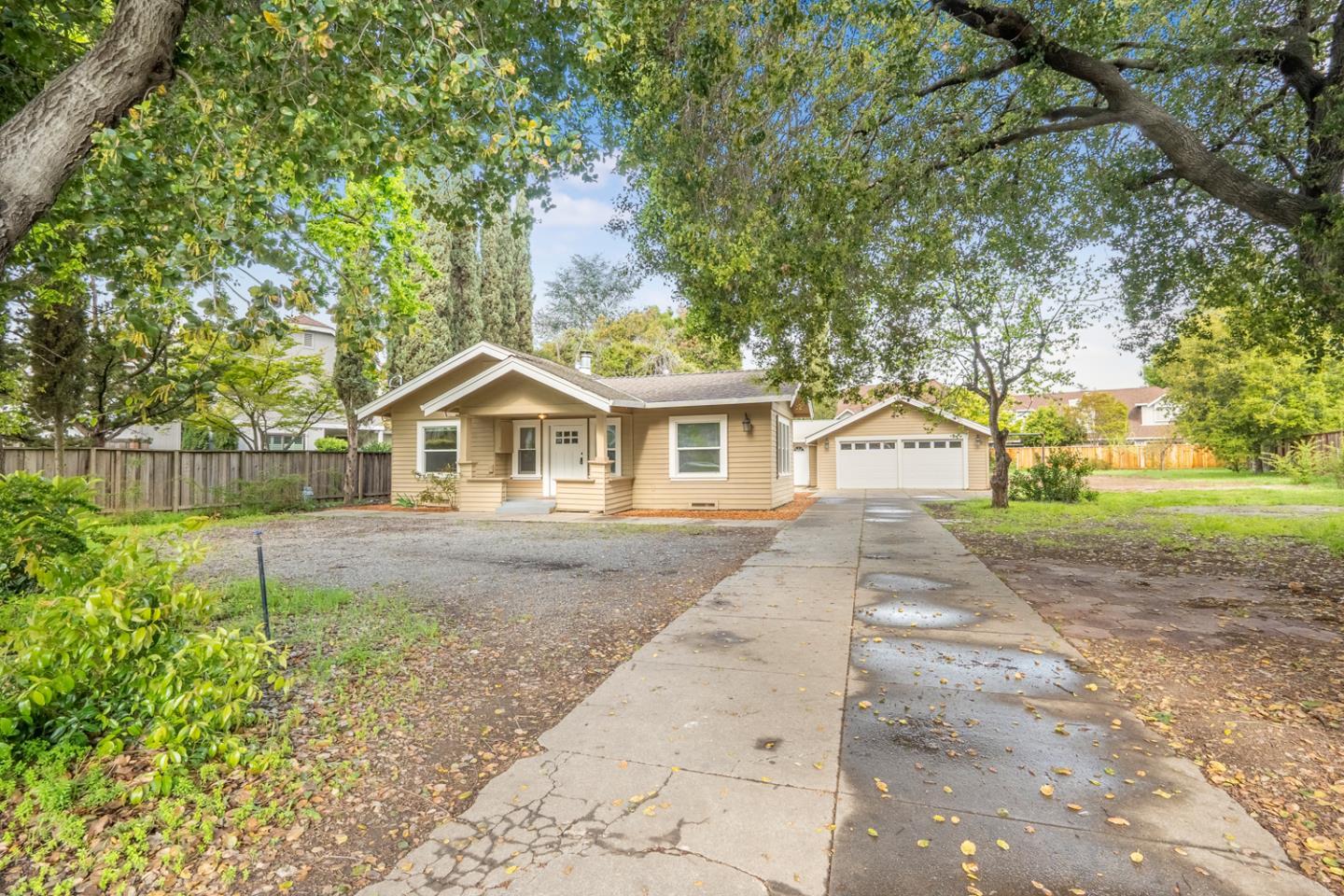 Detail Gallery Image 2 of 42 For 395 E Dunne Ave, Morgan Hill,  CA 95037 - 2 Beds | 1 Baths