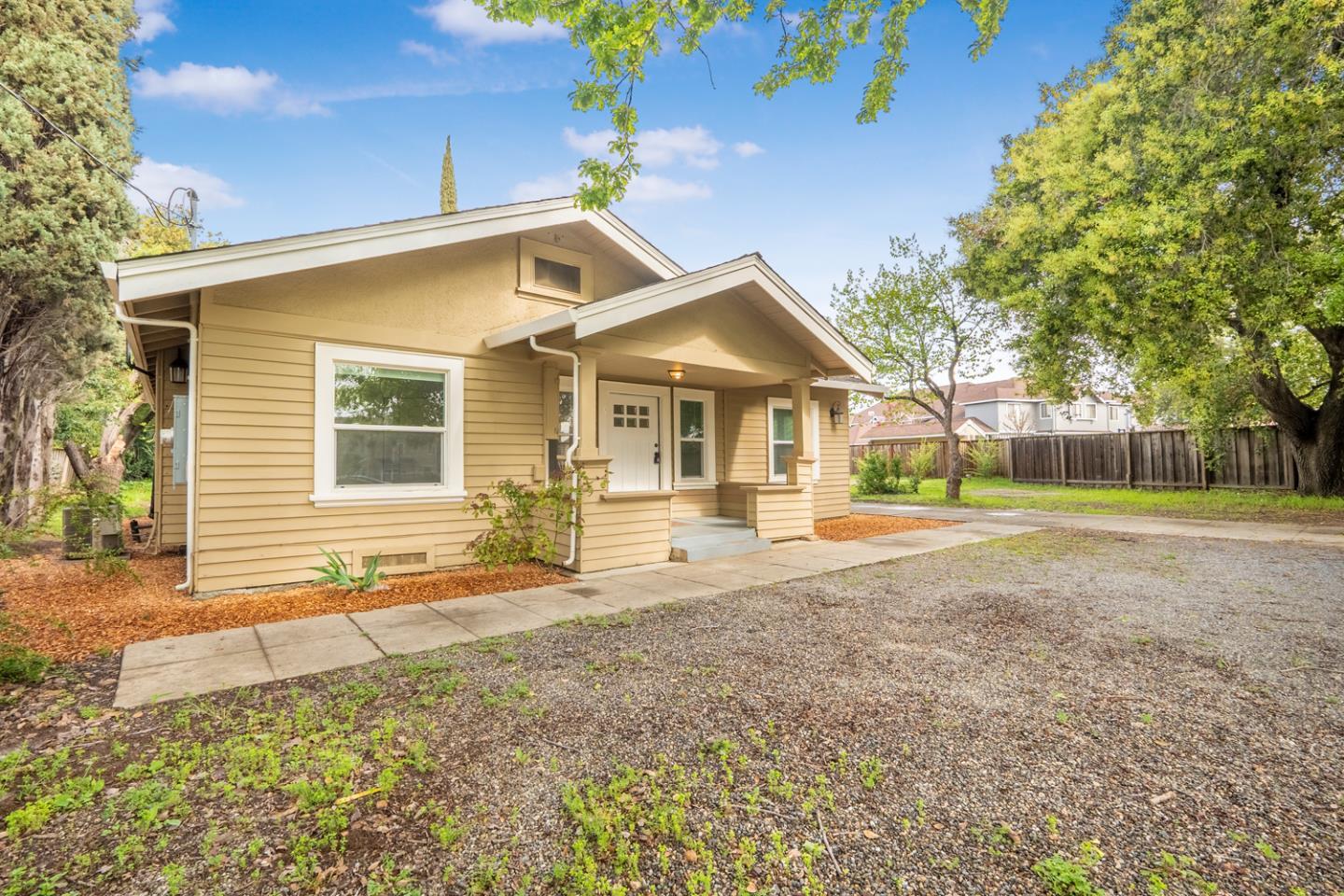 Detail Gallery Image 4 of 42 For 395 E Dunne Ave, Morgan Hill,  CA 95037 - 2 Beds | 1 Baths