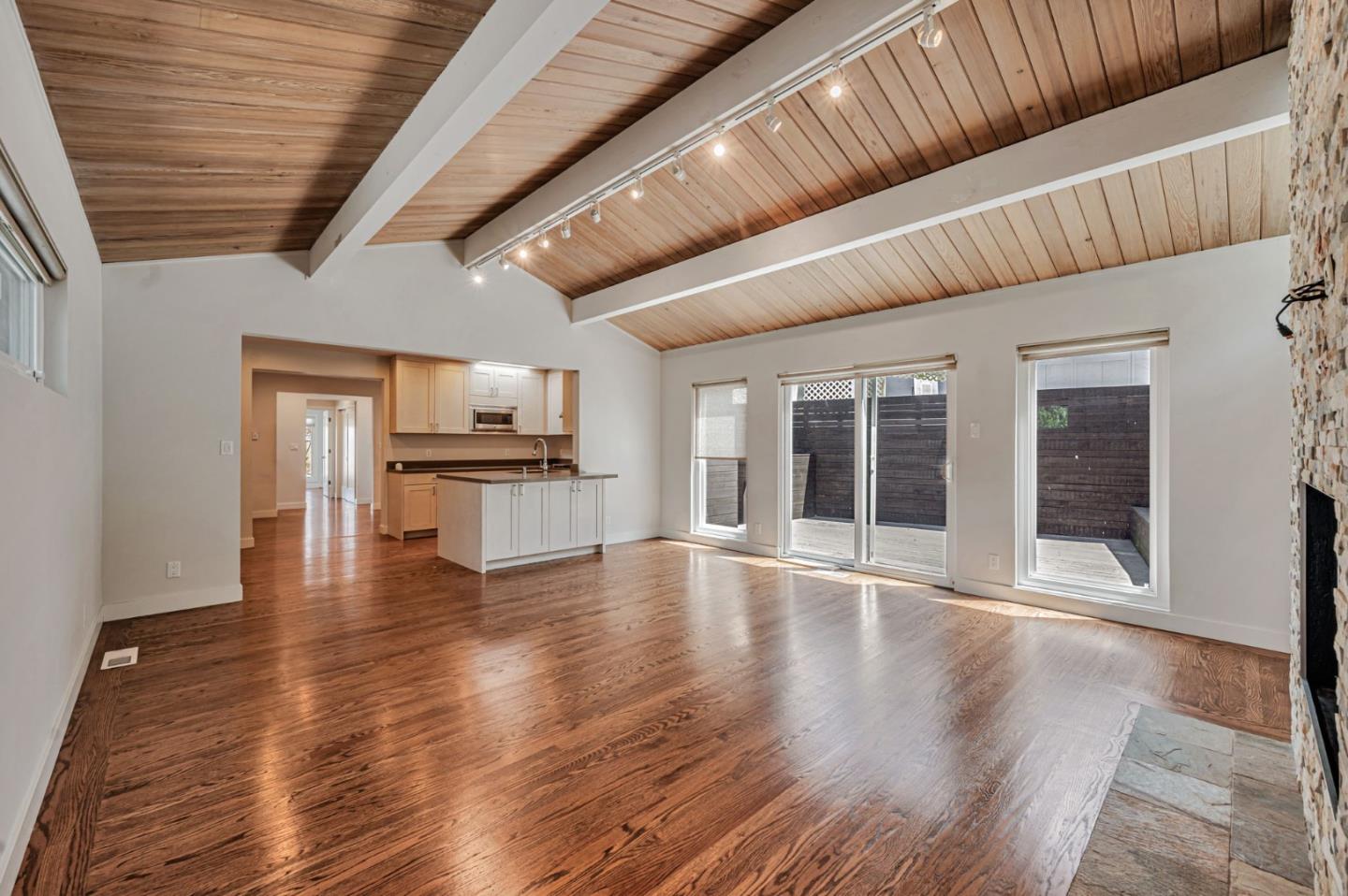 Detail Gallery Image 4 of 14 For 72 Robinson Dr, Daly City,  CA 94014 - 3 Beds | 2 Baths