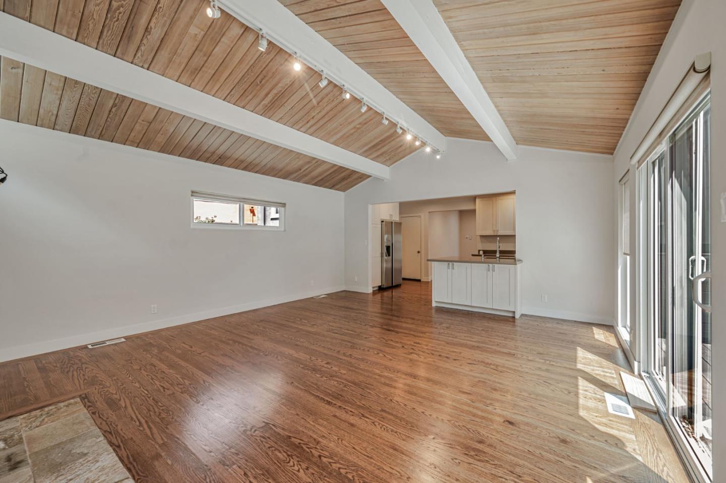 Detail Gallery Image 5 of 14 For 72 Robinson Dr, Daly City,  CA 94014 - 3 Beds | 2 Baths