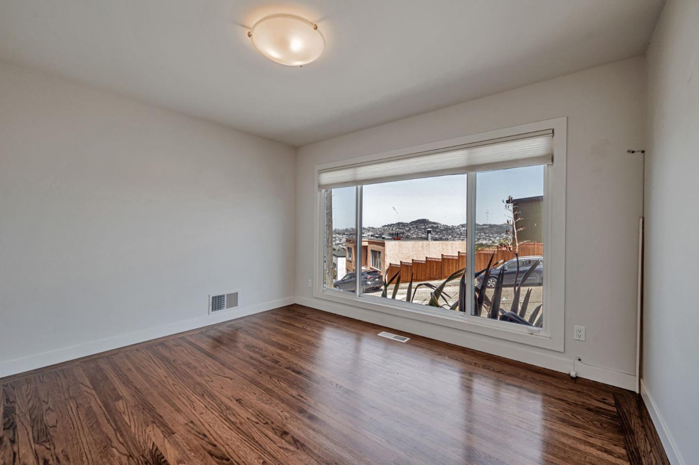 Detail Gallery Image 7 of 14 For 72 Robinson Dr, Daly City,  CA 94014 - 3 Beds | 2 Baths