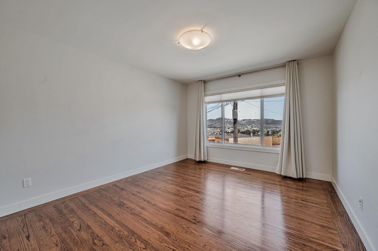 Detail Gallery Image 8 of 14 For 72 Robinson Dr, Daly City,  CA 94014 - 3 Beds | 2 Baths