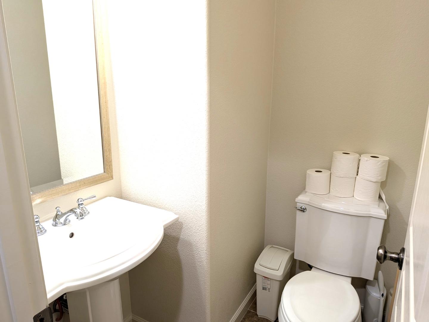 Detail Gallery Image 10 of 11 For 4028 Fitzpatrick Way, Santa Clara,  CA 95054 - 2 Beds | 2/1 Baths