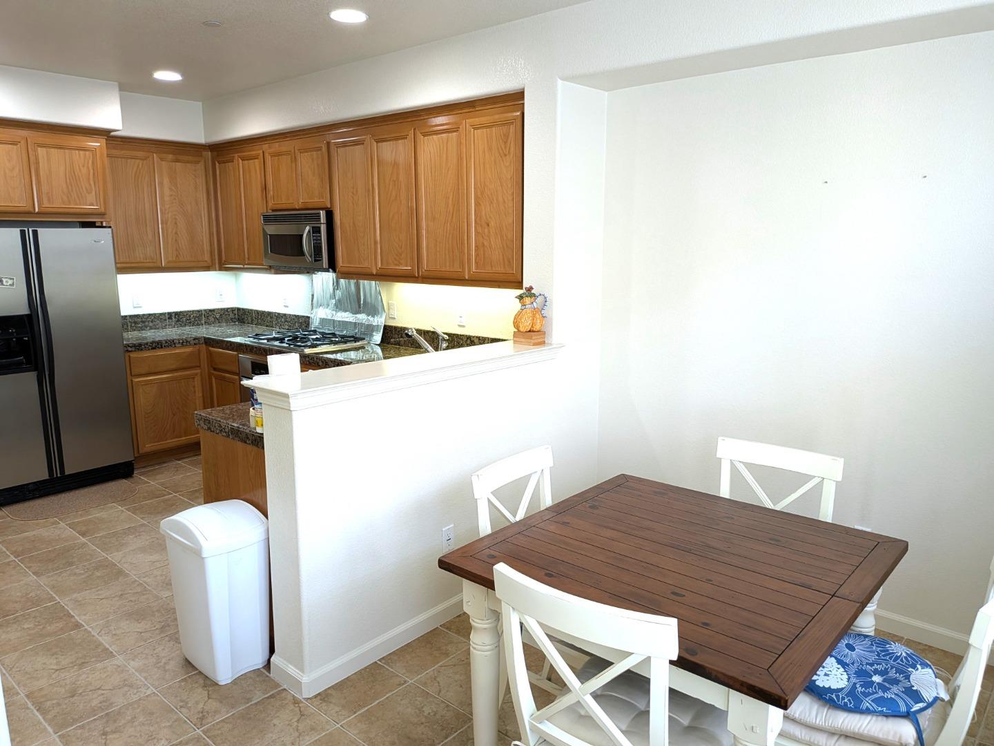 Detail Gallery Image 6 of 11 For 4028 Fitzpatrick Way, Santa Clara,  CA 95054 - 2 Beds | 2/1 Baths