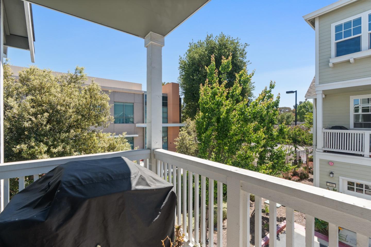 Detail Gallery Image 11 of 26 For 320 Circuit Way, Mountain View,  CA 94043 - 4 Beds | 3/1 Baths