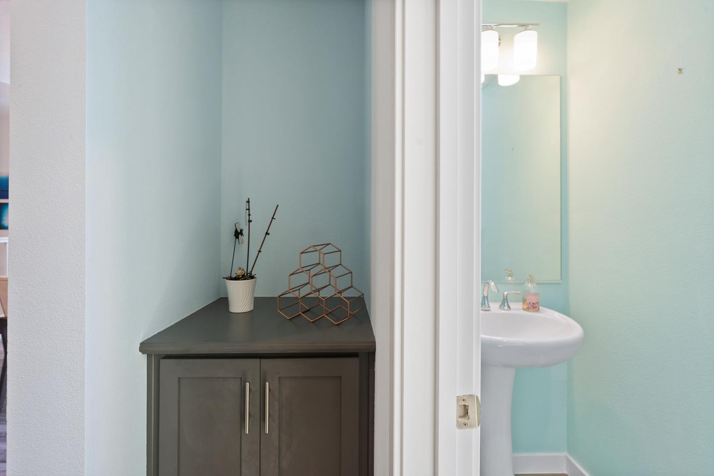 Detail Gallery Image 12 of 26 For 320 Circuit Way, Mountain View,  CA 94043 - 4 Beds | 3/1 Baths