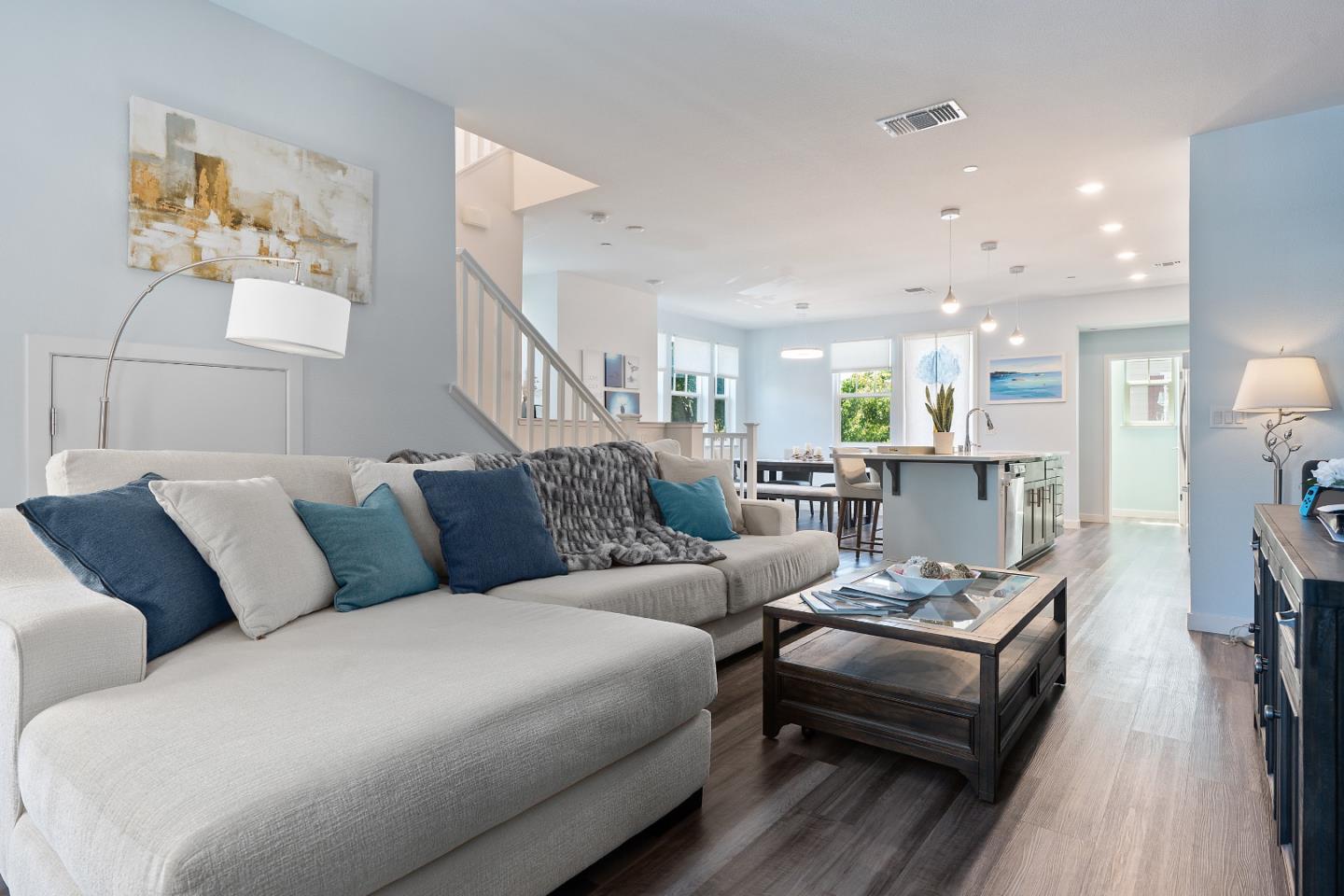 Detail Gallery Image 14 of 26 For 320 Circuit Way, Mountain View,  CA 94043 - 4 Beds | 3/1 Baths