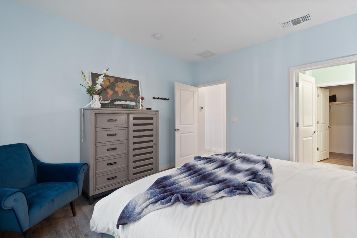 Detail Gallery Image 18 of 26 For 320 Circuit Way, Mountain View,  CA 94043 - 4 Beds | 3/1 Baths