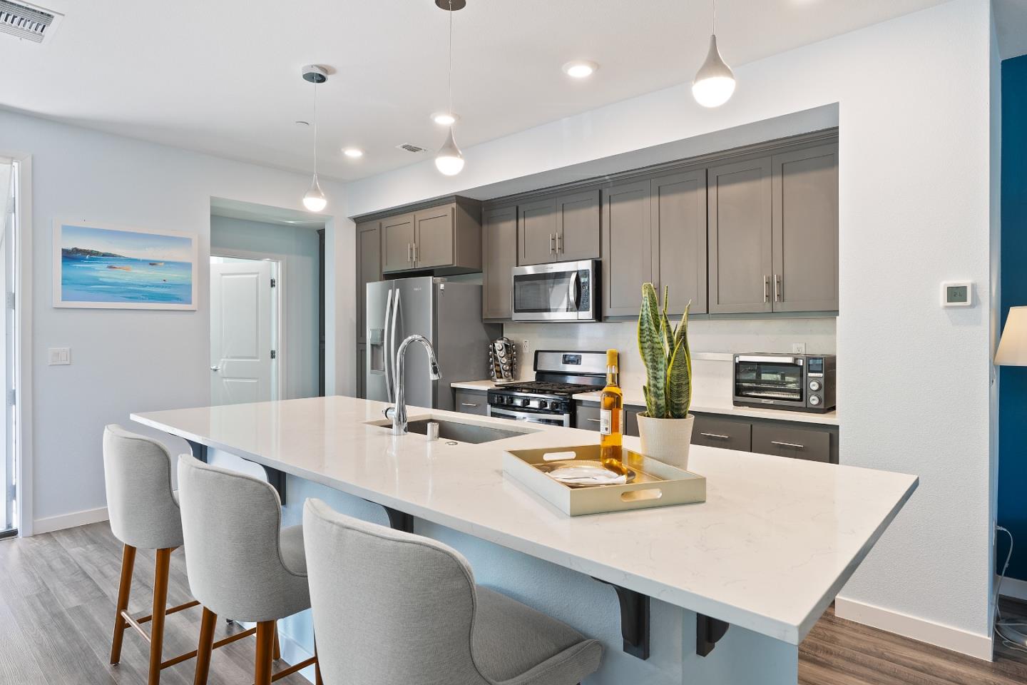 Detail Gallery Image 4 of 26 For 320 Circuit Way, Mountain View,  CA 94043 - 4 Beds | 3/1 Baths