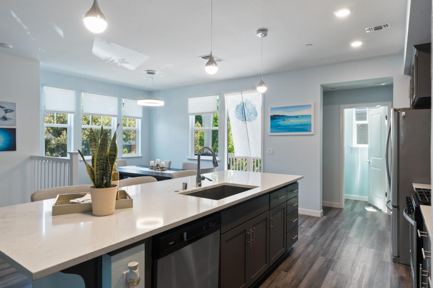 Detail Gallery Image 6 of 26 For 320 Circuit Way, Mountain View,  CA 94043 - 4 Beds | 3/1 Baths