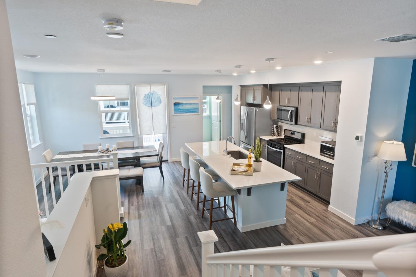 Detail Gallery Image 9 of 26 For 320 Circuit Way, Mountain View,  CA 94043 - 4 Beds | 3/1 Baths