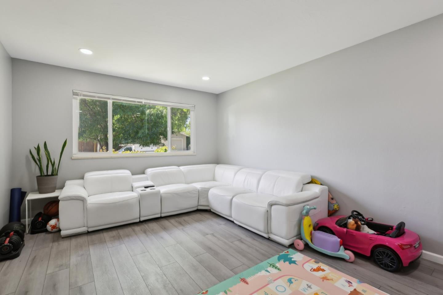 Detail Gallery Image 3 of 31 For 4373 Blackford Ave, San Jose,  CA 95129 - – Beds | – Baths