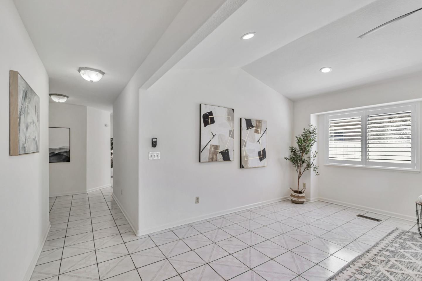Detail Gallery Image 10 of 43 For 2918 Stanhope Dr, San Jose,  CA 95121 - 4 Beds | 2 Baths