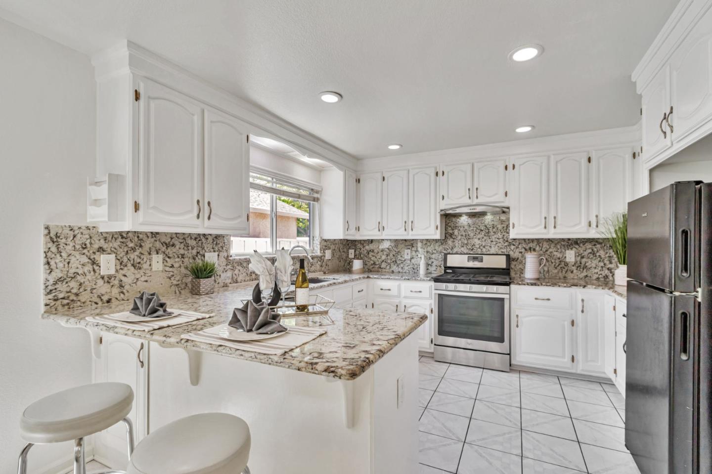 Detail Gallery Image 16 of 43 For 2918 Stanhope Dr, San Jose,  CA 95121 - 4 Beds | 2 Baths
