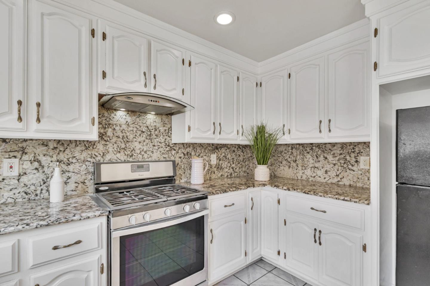 Detail Gallery Image 17 of 43 For 2918 Stanhope Dr, San Jose,  CA 95121 - 4 Beds | 2 Baths