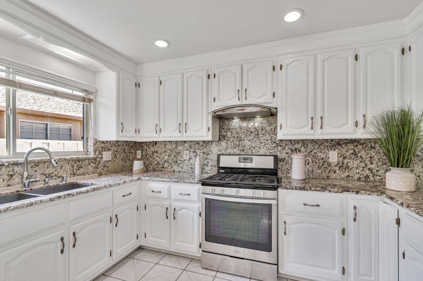 Detail Gallery Image 18 of 43 For 2918 Stanhope Dr, San Jose,  CA 95121 - 4 Beds | 2 Baths