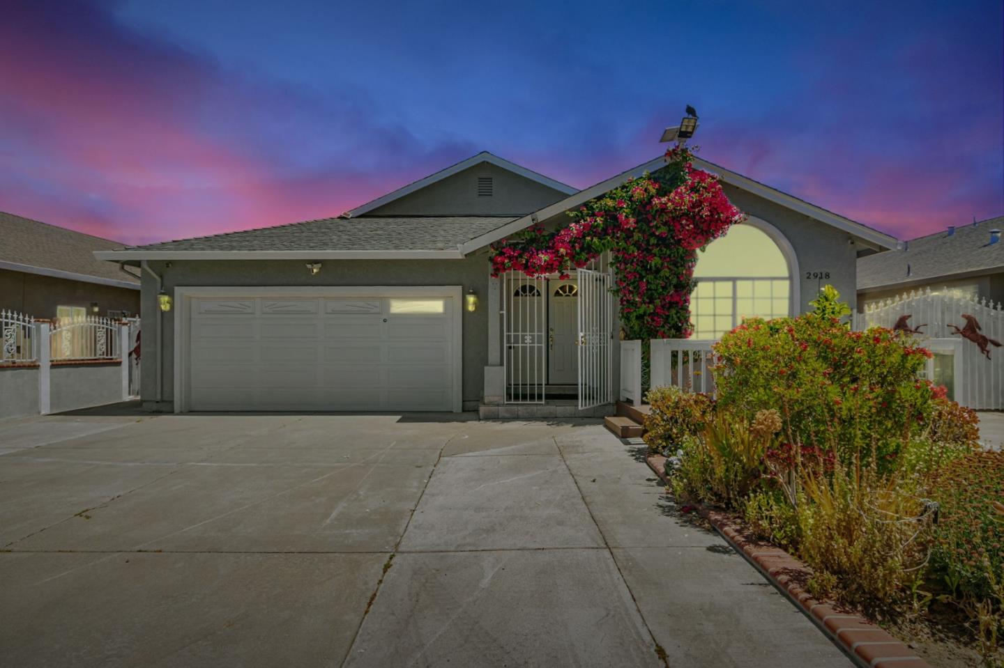 Detail Gallery Image 2 of 43 For 2918 Stanhope Dr, San Jose,  CA 95121 - 4 Beds | 2 Baths