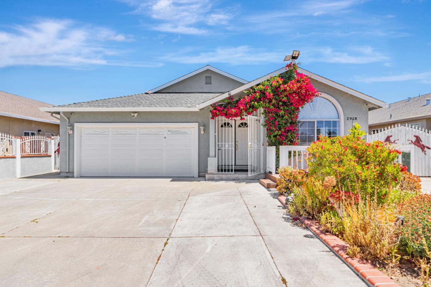 Detail Gallery Image 3 of 43 For 2918 Stanhope Dr, San Jose,  CA 95121 - 4 Beds | 2 Baths