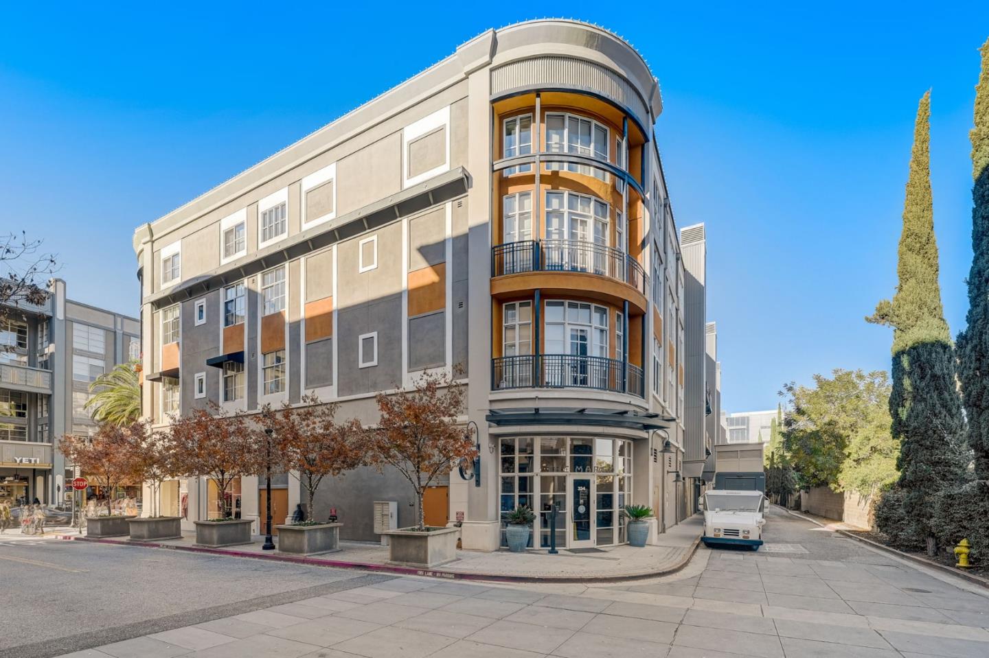 Detail Gallery Image 2 of 31 For 334 Santana Row #329,  San Jose,  CA 95128 - 1 Beds | 1/1 Baths