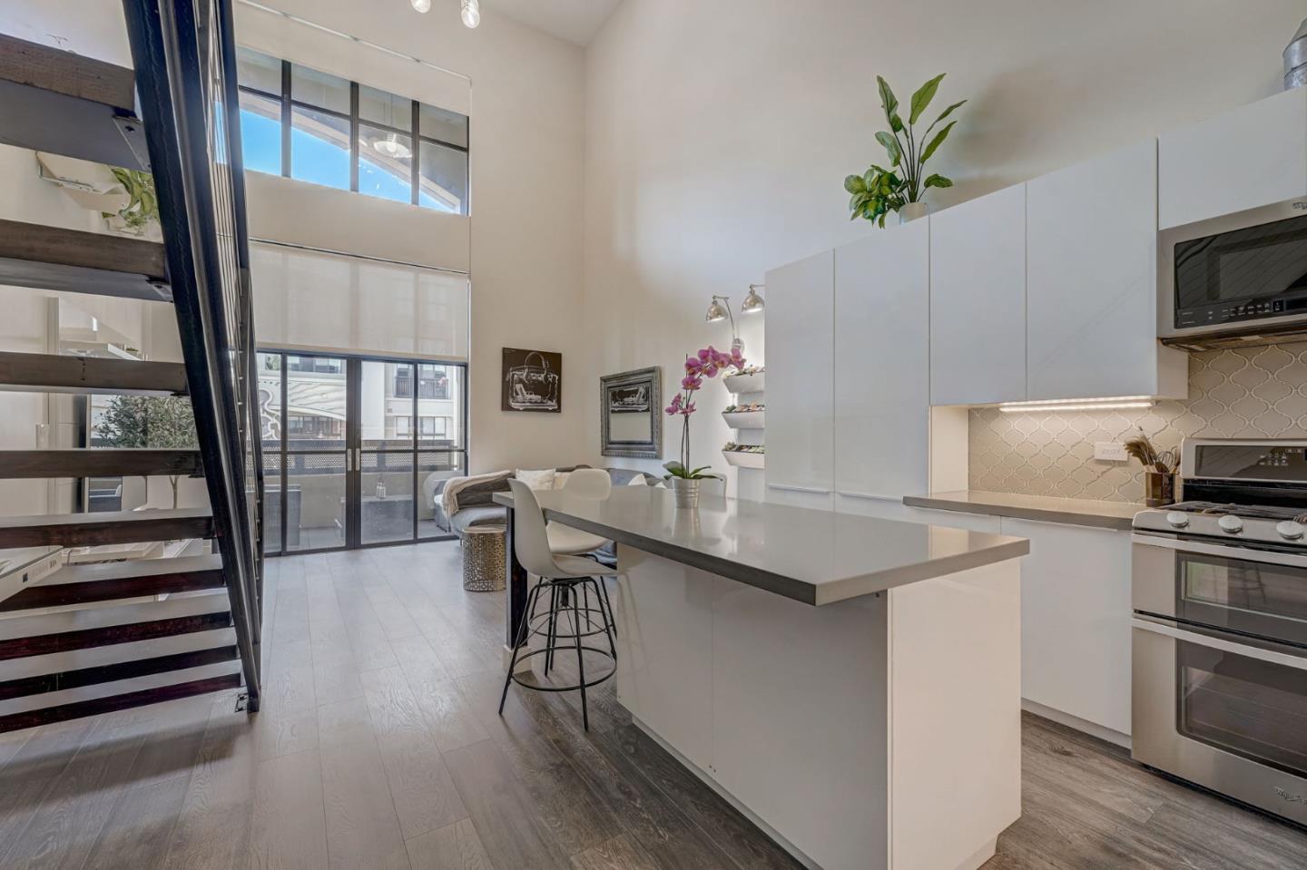 Detail Gallery Image 3 of 31 For 334 Santana Row #329,  San Jose,  CA 95128 - 1 Beds | 1/1 Baths