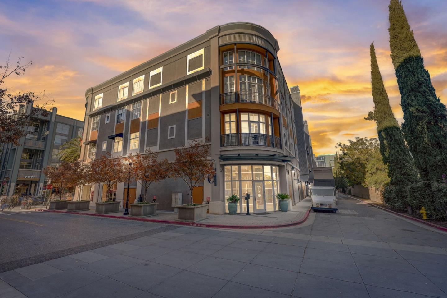 Detail Gallery Image 30 of 31 For 334 Santana Row #329,  San Jose,  CA 95128 - 1 Beds | 1/1 Baths