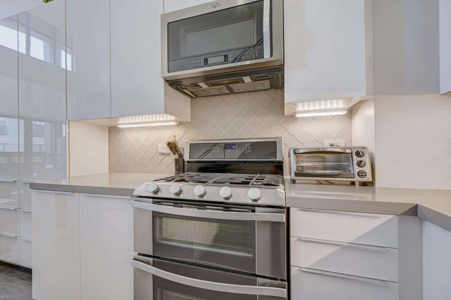 Detail Gallery Image 4 of 31 For 334 Santana Row #329,  San Jose,  CA 95128 - 1 Beds | 1/1 Baths