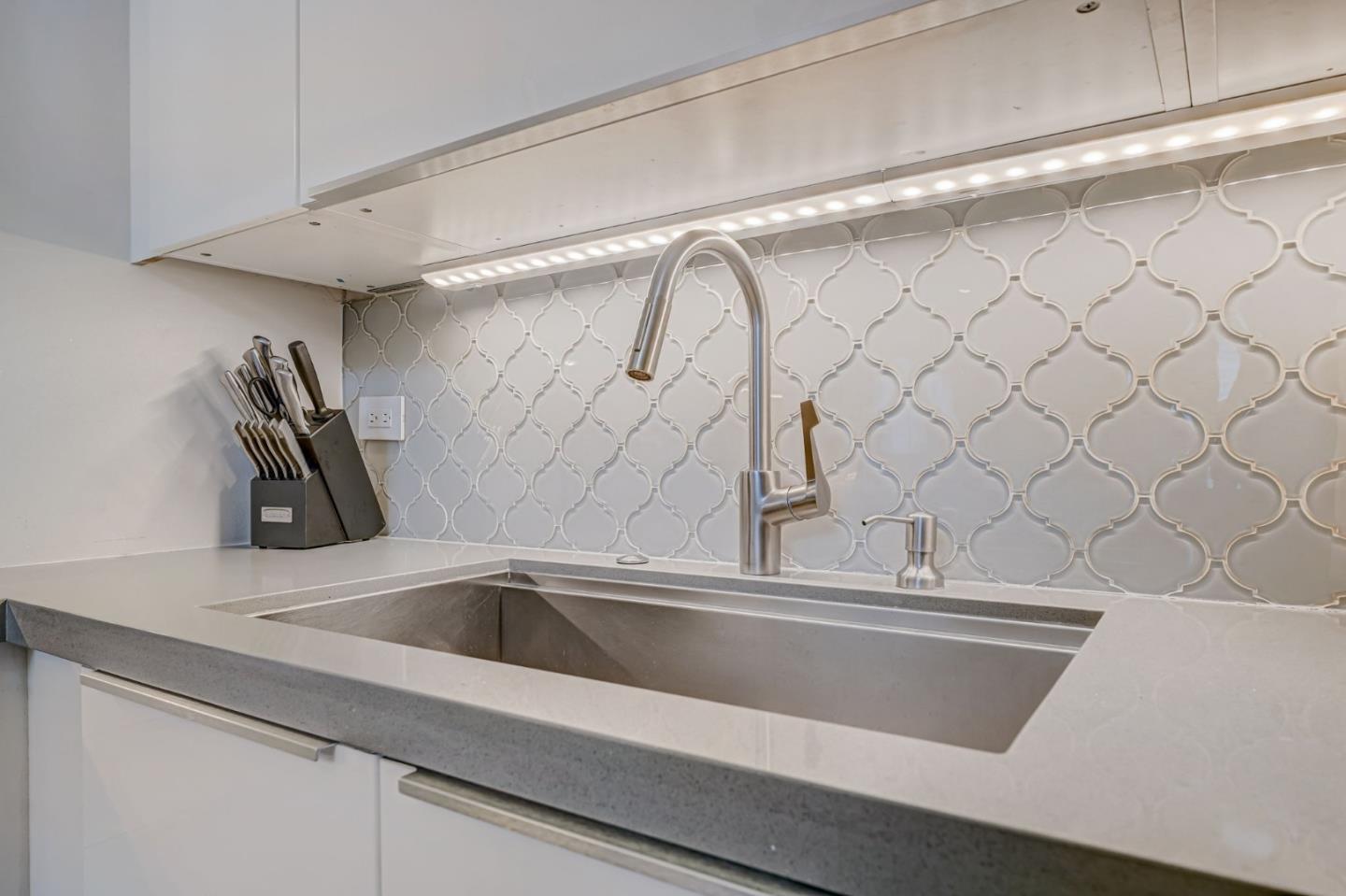 Detail Gallery Image 5 of 31 For 334 Santana Row #329,  San Jose,  CA 95128 - 1 Beds | 1/1 Baths