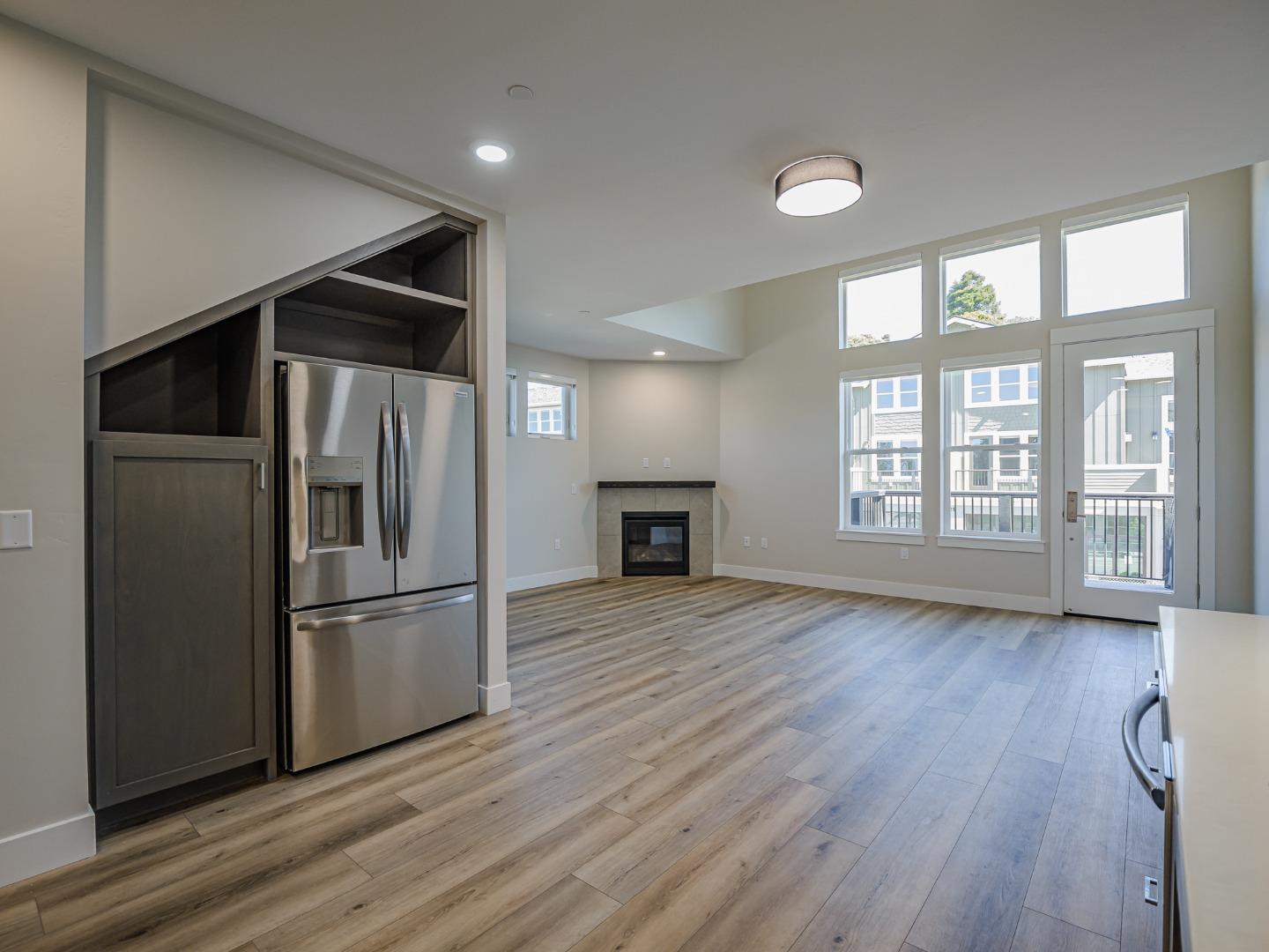 Detail Gallery Image 10 of 28 For 116 Aptos Village Way #1,  Aptos,  CA 95003 - 2 Beds | 2 Baths