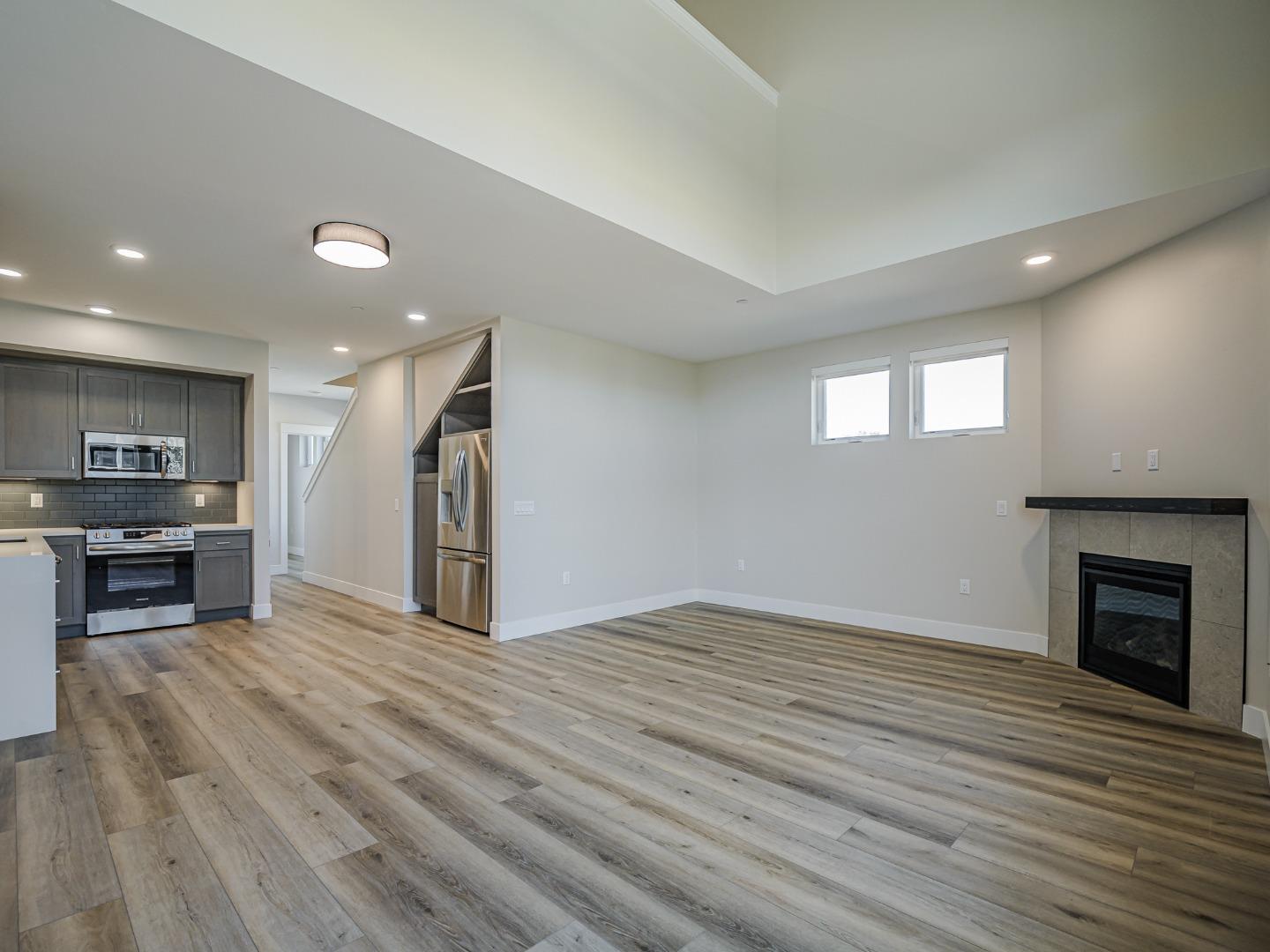 Detail Gallery Image 2 of 28 For 116 Aptos Village Way #1,  Aptos,  CA 95003 - 2 Beds | 2 Baths