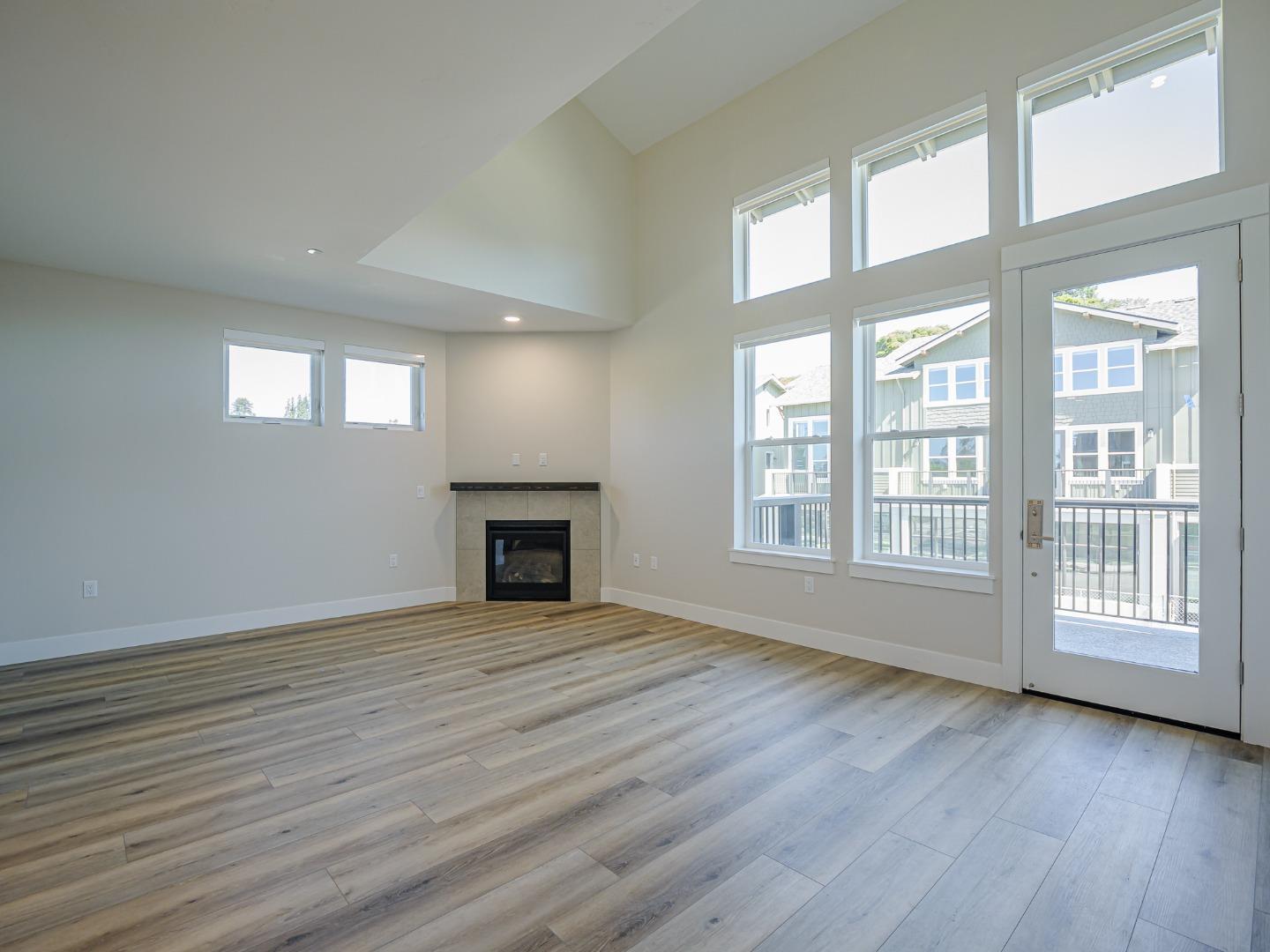 Detail Gallery Image 3 of 28 For 116 Aptos Village Way #1,  Aptos,  CA 95003 - 2 Beds | 2 Baths