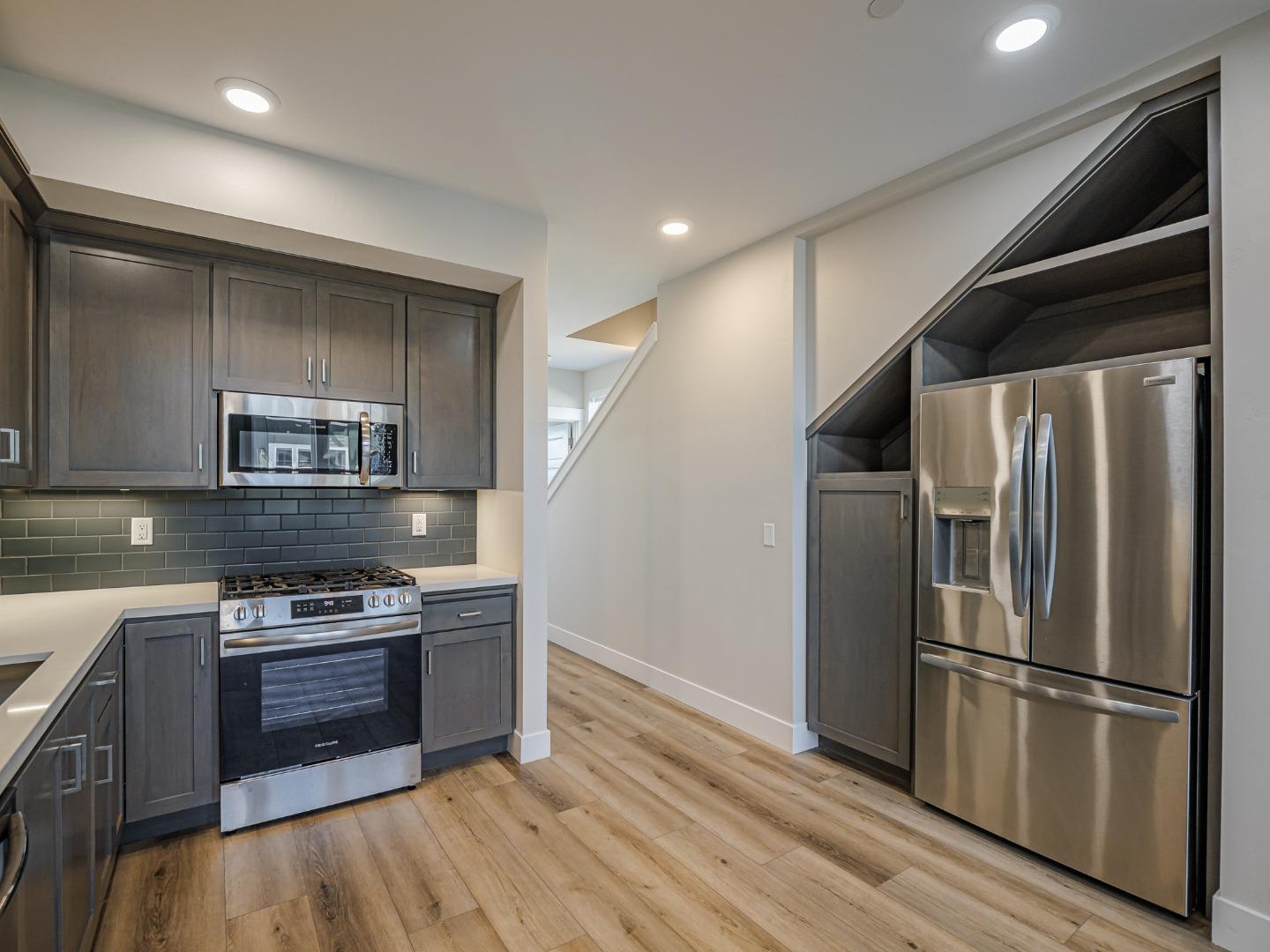 Detail Gallery Image 7 of 28 For 116 Aptos Village Way #1,  Aptos,  CA 95003 - 2 Beds | 2 Baths