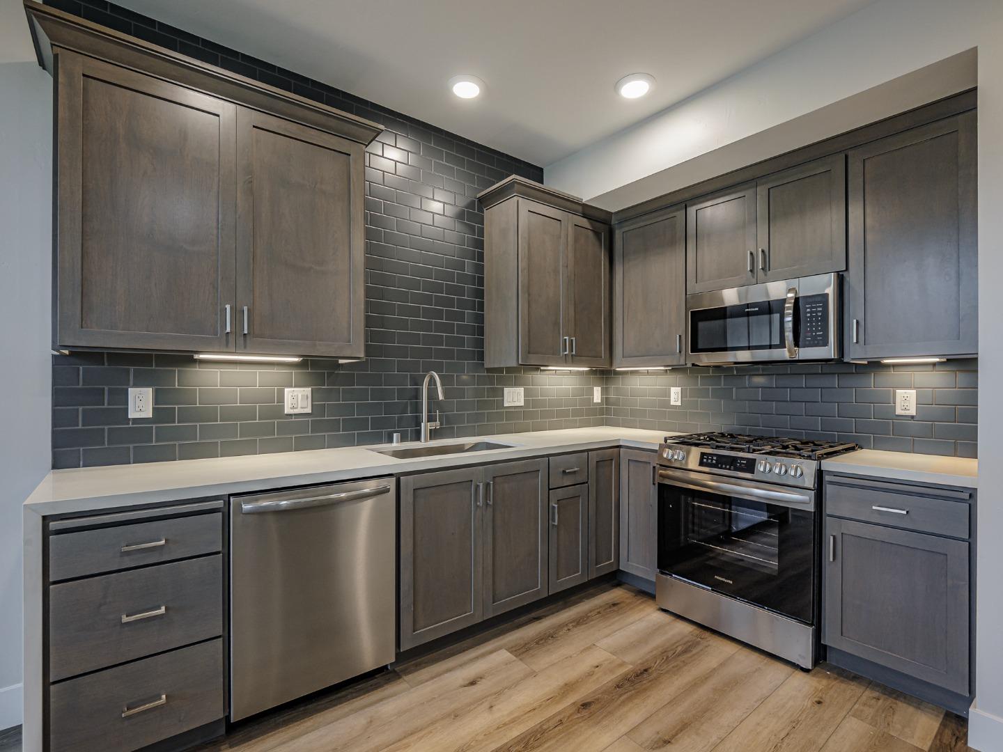 Detail Gallery Image 8 of 28 For 116 Aptos Village Way #1,  Aptos,  CA 95003 - 2 Beds | 2 Baths