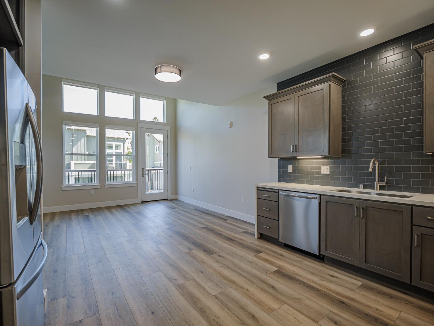 Detail Gallery Image 9 of 28 For 116 Aptos Village Way #1,  Aptos,  CA 95003 - 2 Beds | 2 Baths