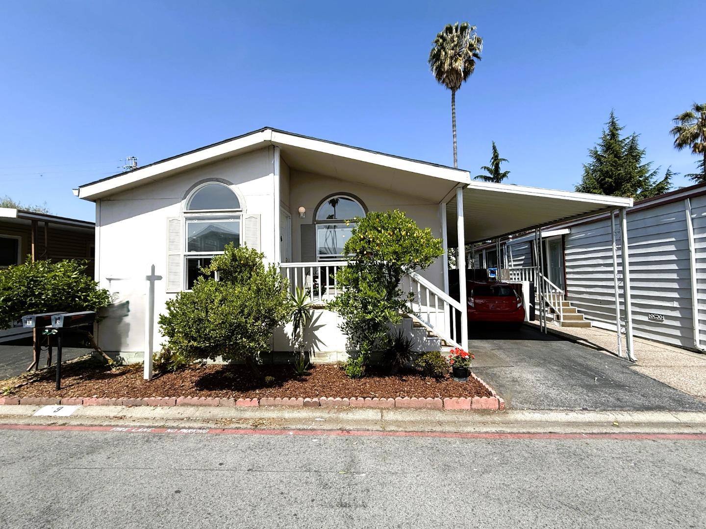 Detail Gallery Image 1 of 32 For 600 E Weddell Dr #9,  Sunnyvale,  CA 94089 - 3 Beds | 2 Baths