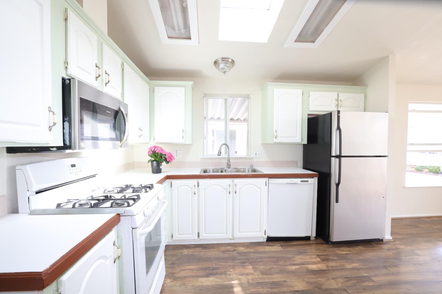 Detail Gallery Image 14 of 32 For 600 E Weddell Dr #9,  Sunnyvale,  CA 94089 - 3 Beds | 2 Baths