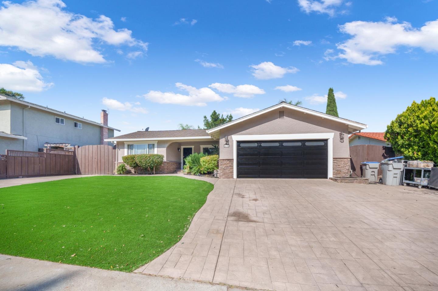 Detail Gallery Image 2 of 3 For 4115 Loganberry Dr, San Jose,  CA 95121 - 4 Beds | 2 Baths
