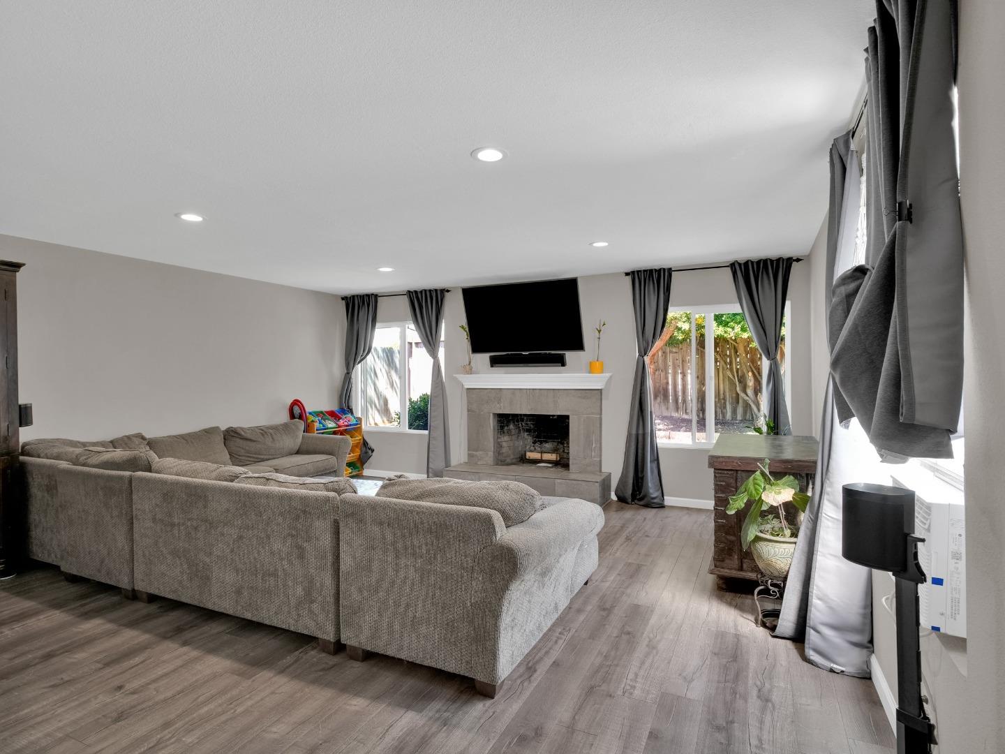 Detail Gallery Image 12 of 28 For 1567 Wilton Rd, Livermore,  CA 94551 - 4 Beds | 3 Baths